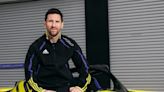 Messi y Adidas recrean campaña de los F50 al estilo F1