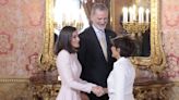 Los gestos más cómplices de la reina Letizia y Sonsoles Ónega en su último encuentro