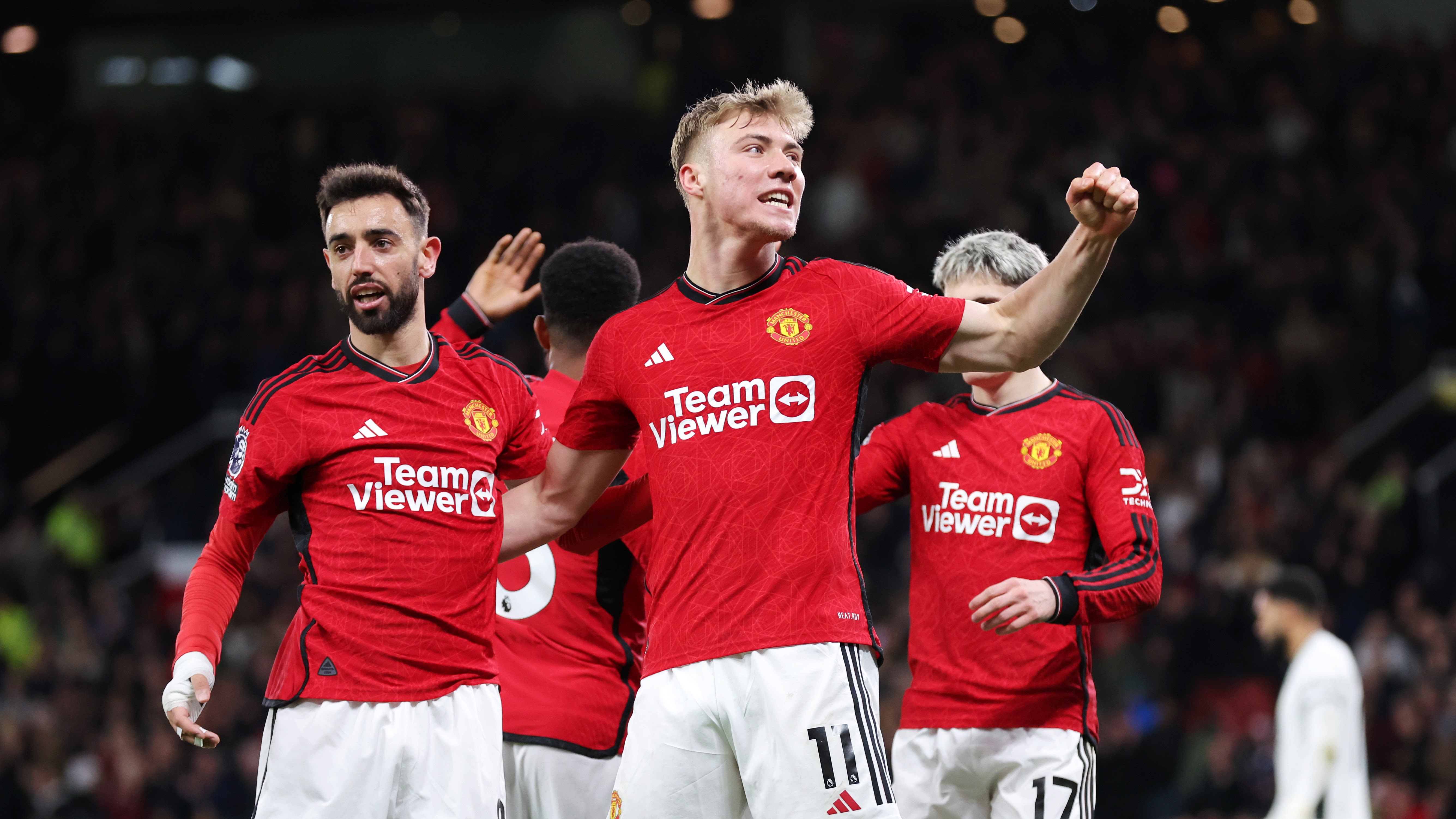 Fernandes stars in comeback win as Man Utd climb to sixth