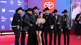 Karol G triunfa en una noche de homenajes en los Latin American Music Awards