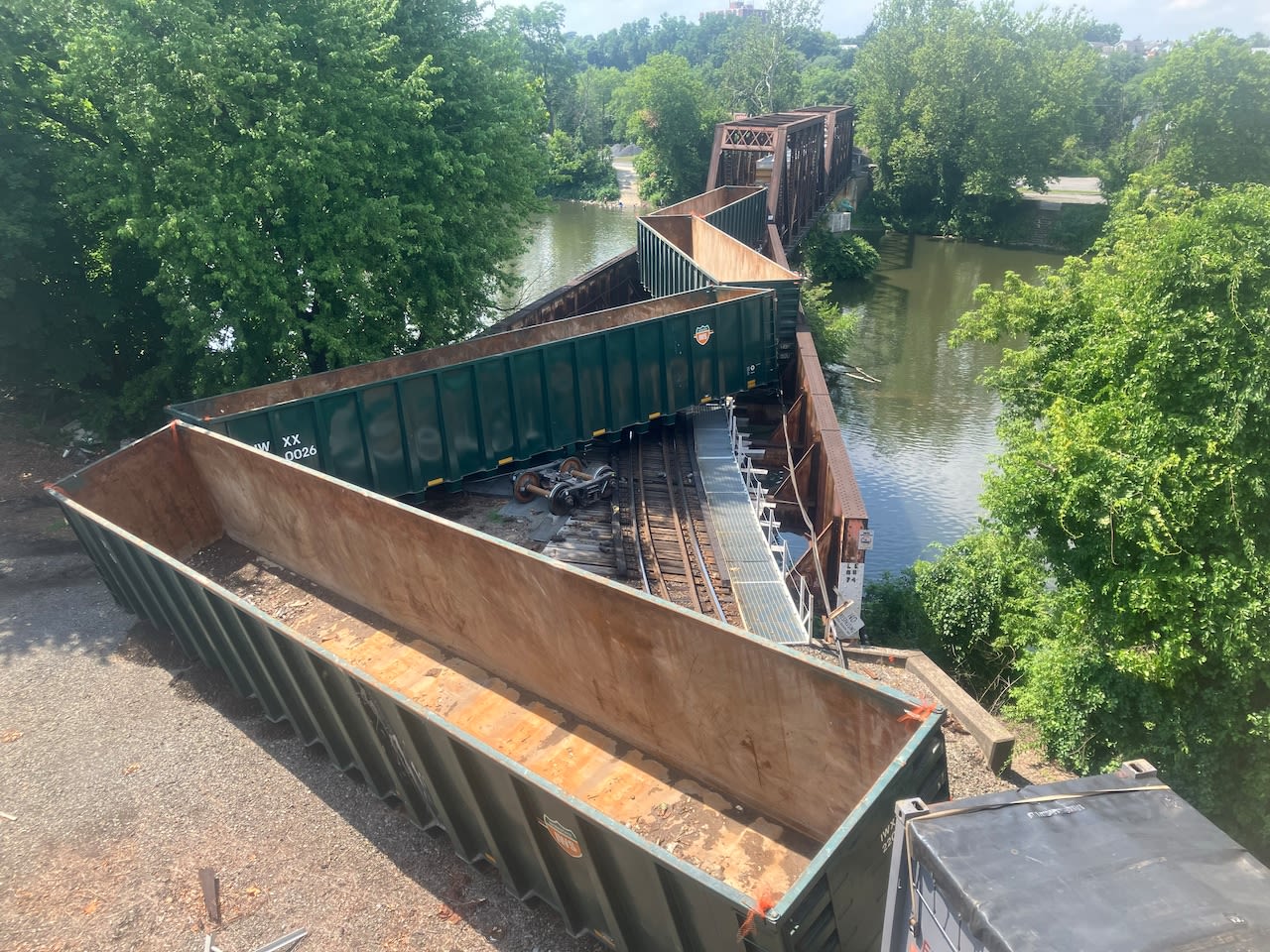 Railcars come off the tracks in train derailment beneath Route 378 in Bethlehem (UPDATE)