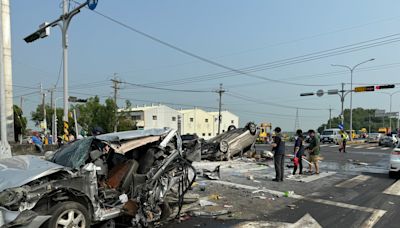 影／雲林斗南嚴重車禍釀1死 汽車遭撞像保齡球瓶噴離車道