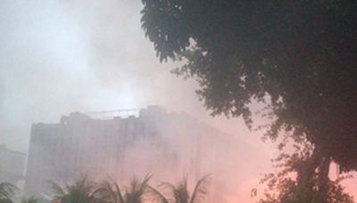 Major fire engulfs hosiery, ice cream factories in Kolkata outskirts