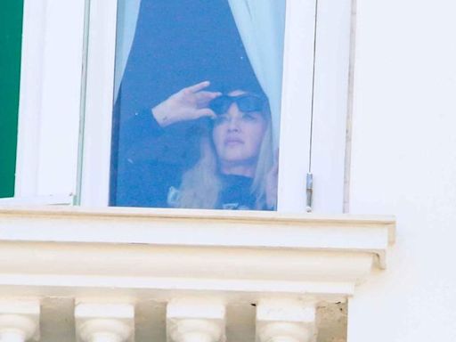 Madonna é flagrada em janela de hotel no Rio de Janeiro