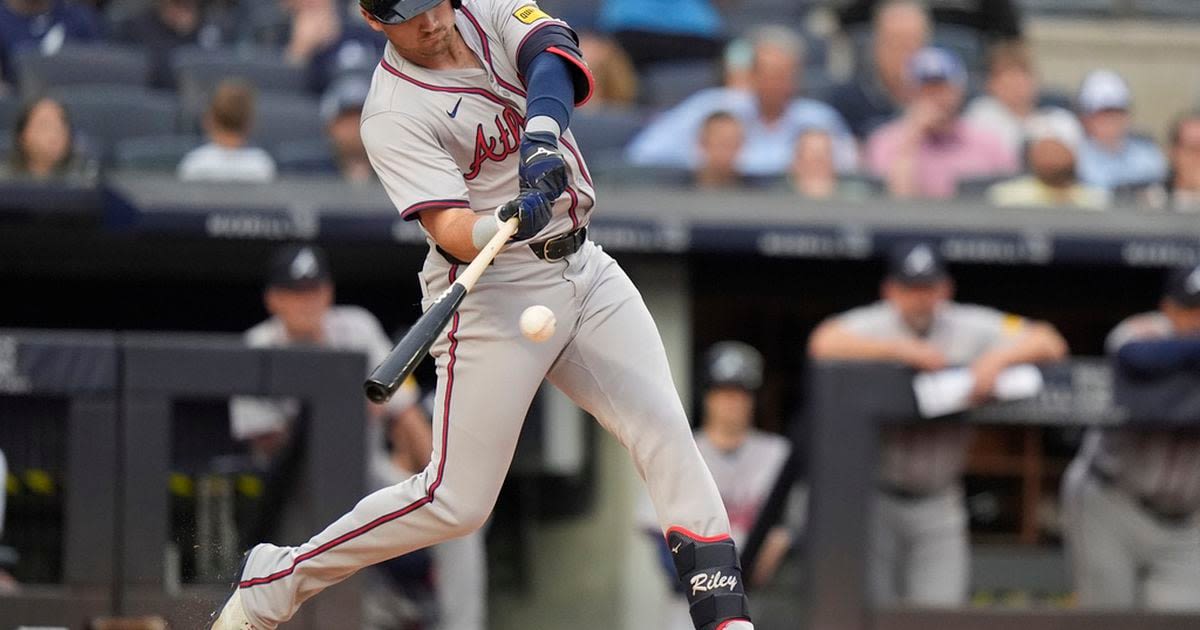 Photos: Braves rout the Yankees