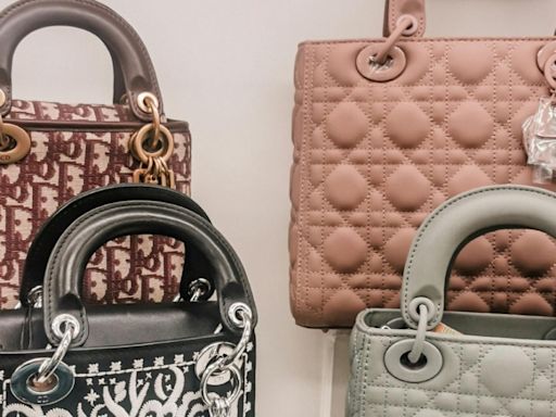 ¿Estafa en Dior? Bolsos de miles de dólares cuestan menos de $100 para fabricarlos