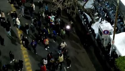 Incidentes en la Embajada de Venezuela en Buenos Aires tras conocerse los resultados que dan ganador a Nicolás Maduro