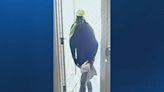 Apopka police search for bank robbery suspect