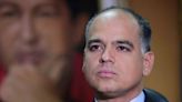 Andrés Izarra: “Maduro hizo lo que Pinochet no se atrevió a hacer: enfrentamos un fraude descomunal” - La Tercera