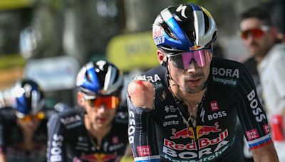 Ayuso se retira con Covid en el kilómetro 30 de una etapa en la que no estaba ya Roglic, que abandonó el Tour de Francia tras la caída del jueves