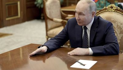 Putin asegura que las fuerzas rusas "mejoran sus posiciones en Ucrania a cada día que pasa"