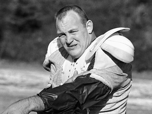 Billy Shaw, a Singular Hall of Fame Lineman, Dies at 85