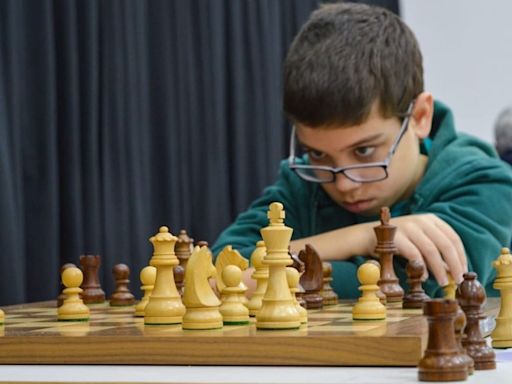 Faustino Oro volvió a superar a los mejores del mundo y salió tercero en un torneo de ajedrez de 739 maestros