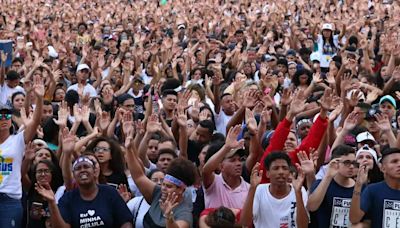 Pré-candidatos em SP se dividem entre Marcha para Jesus e Parada do Orgulho LGBT+ no feriadão