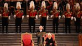 Carlos III se emociona al escuchar 'God Save The King' en su primera intervención como Rey en el Parlamento
