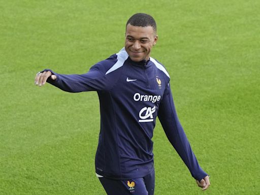 Mbappé is set to join a list of football stars who wore protective masks in games