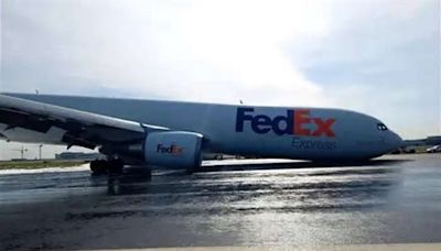 Video: Avión aterriza sin su tren delantero en Turquía