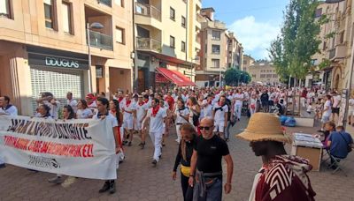 Multitudinaria manifestación en favor de las txosnas en Estella