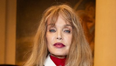 "Je suis née en…" : Arielle Dombasle répond enfin précisément à la question que tout le monde se pose