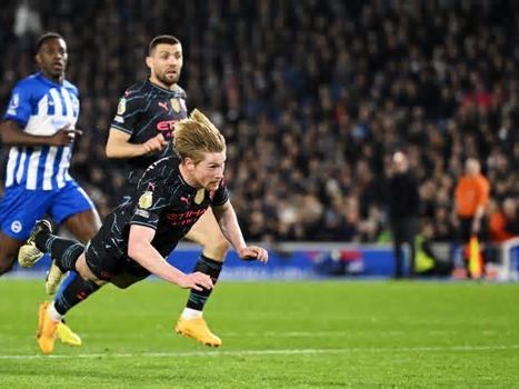 ¡En plancha y como un ariete! El primer gol de cabeza de De Bruyne en la Premier