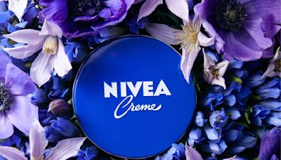 Nivea : cette crème intemporelle que nos grands-mères utilisaient est-elle à bannir de notre salle de bain ?