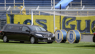 Último adiós a Omar Palma: el ídolo de Rosario Central “dio la vuelta olímpica” el Gigante de Arroyito y emocionó a todos