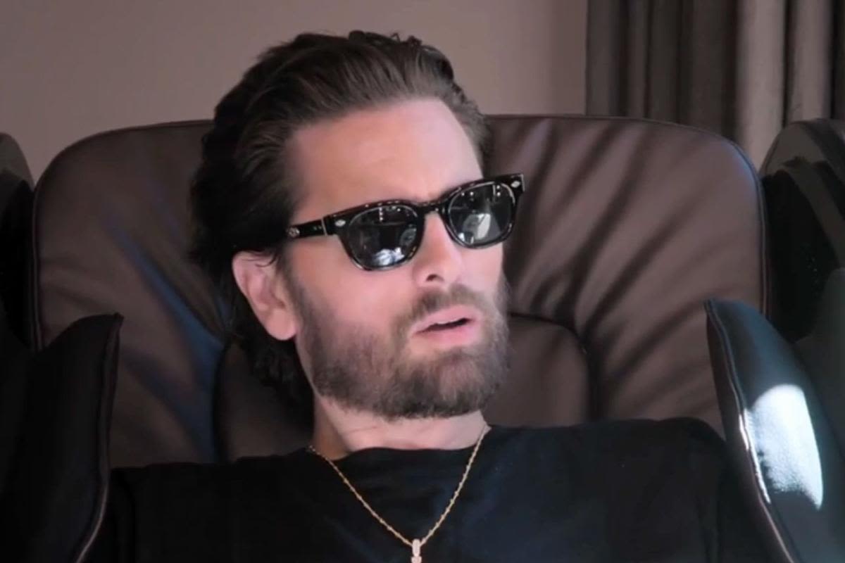'The Kardashians': Scott Disick reveals he was eating "a whole box" of Hawaiian rolls every night before drastic weight loss