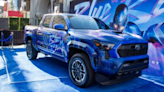 Toyota presenta su modelo Tacoma 2024 en la película “Blue Beetle”