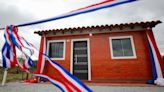 La Nación / Concepción: 100 familias cumplen el sueño de la casa propia