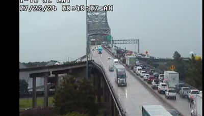 Fatal eighteen-wheeler crash on I-10 near Mississippi River Bridge causes traffic pileup