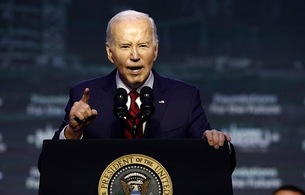 Biden ridiculed after reading 'pause' instruction on the teleprompter out loud: 'I'm Ron Burgundy?'