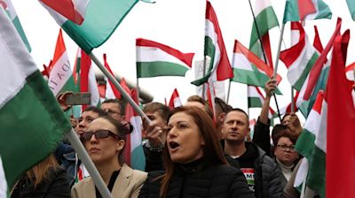 Thousands protestin Hungarys against govt. propgandad. 