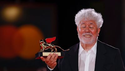 Schweres Thema, leichter Film: Almodóvar gewinnt in Venedig