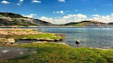 Delicious coastal walk with a world-class beach and stunning cliffs