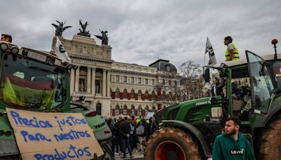 UGT, CCOO y 72 juristas advierten del riesgo de calificar como terrorismo los disturbios en Cataluña