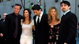 Courteney Cox asegura que Matthew Perry la ha visitado varias veces después de su muerte - El Diario NY