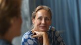 Laurie Metcalf, back in Chicago, talks about what she misses from Steppenwolf — and being an ‘inveterate creature of the stage’