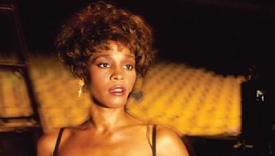 When Whitney Houston Moved America to Tears With Her Powerful Rendition of National Anthem at 1991 Super Bowl