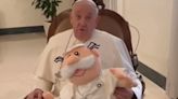 Manda el Papa mensaje a fabricantes de peluches del Dr. Simi