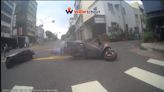 警騎車減速讓行人慘遭追撞！3車撞倒畫面曝 網傻眼：台南交通無下限？