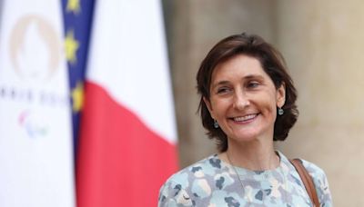 JO de Paris 2024 : En attendant Anne Hidalgo, Oudéa-Castéra a plongé dans la Seine (malgré une entrée délicate)