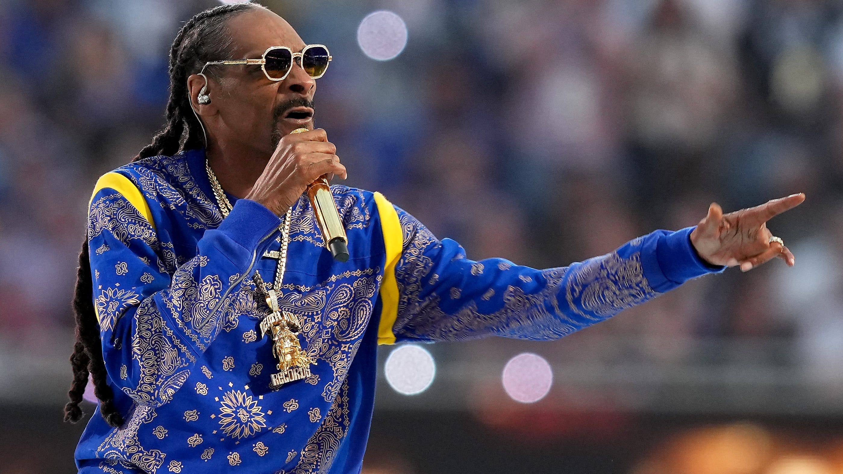 Snoop Dogg gets his own bowl game with Arizona Bowl presented by Gin & Juice