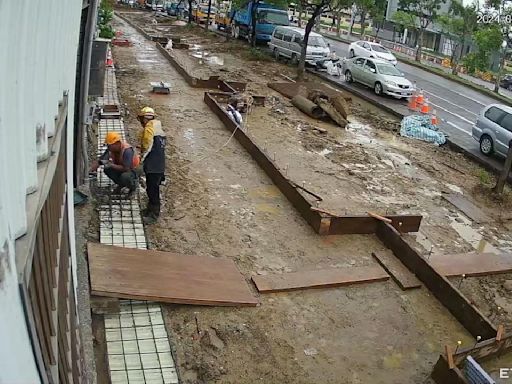 竹南修路爆爭議！民宅樑柱遭「挖洞砍鋼筋」 包商：好心幫移水管