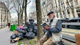 París: leer entre montones de basura