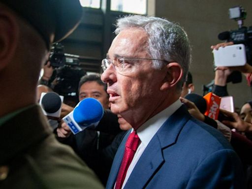 Qué sigue para Álvaro Uribe luego de que la Fiscalía lo acusara; hay fecha de la audiencia