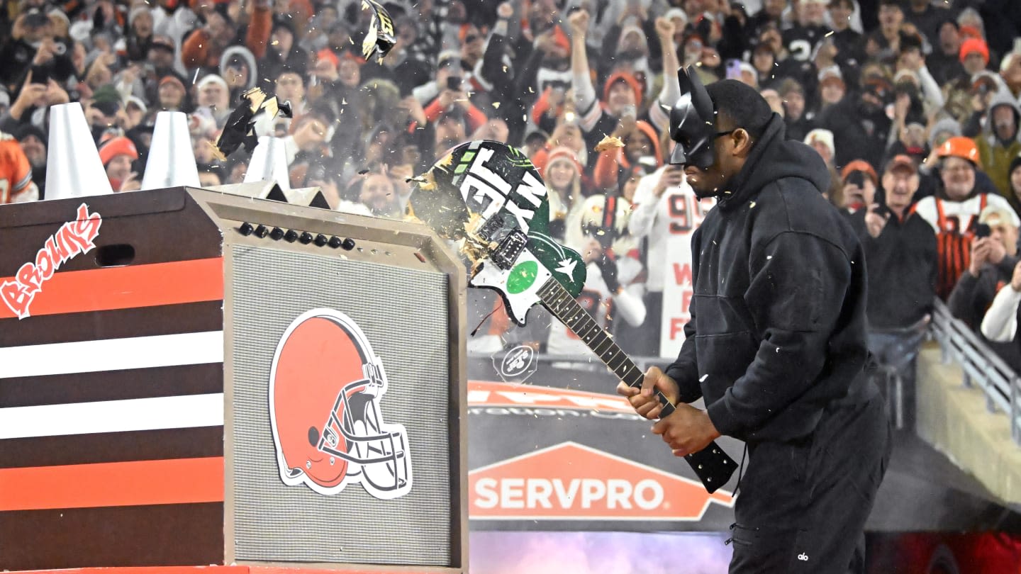 Browns Kickoff Browns Training Camp With Epic Guitar Smash