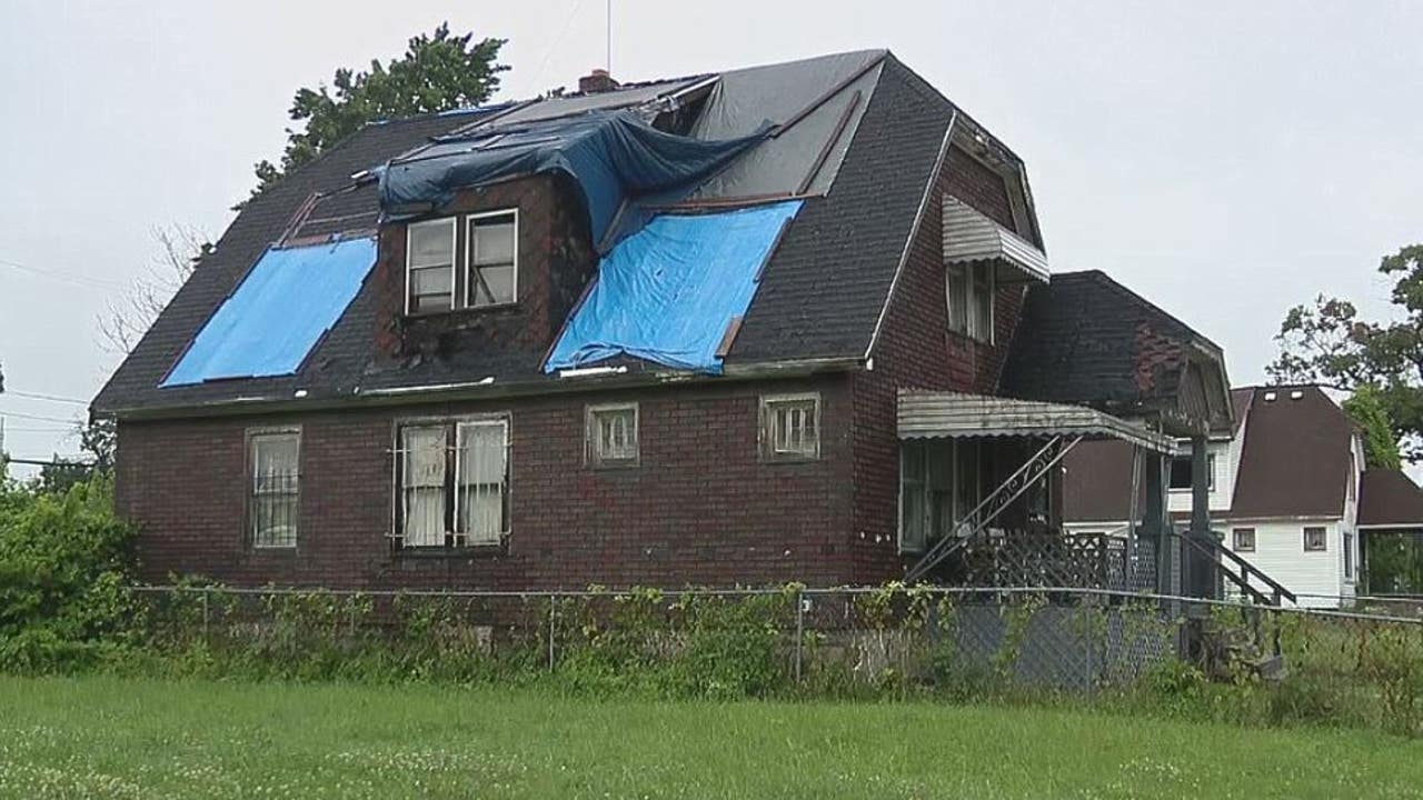 Elderly woman needing roof repair says Detroit's assistance program gave her the runaround