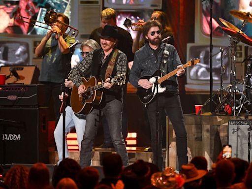 Brooks & Dunn bringing ‘Neon Moon Tour’ to Gainbridge Fieldhouse in April