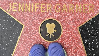Jennifer Garner and her mom visit her star on Hollywood Walk of Fame
