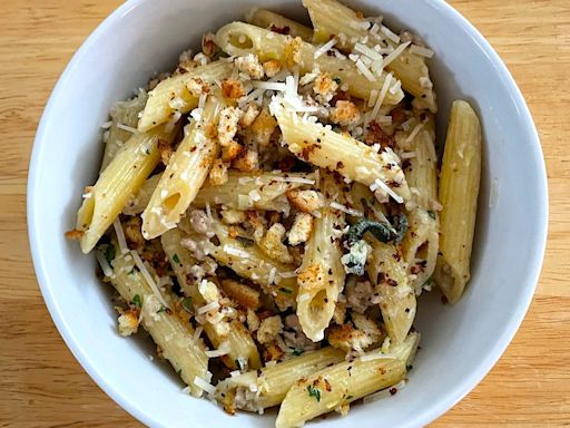 I tried Gordon Ramsay's favorite 10-minute pasta and now I know why he makes it every week